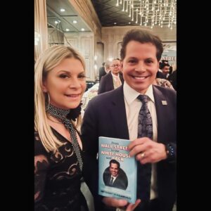 Robi Ludwig Instagram - Thank you David Perozzi for bringing me to this funtastic book party @huntandfish for none other than @scaramucci Congrats, Anthony! It was definitely the place to be with @chrisccuomo @chrischristie @ritacosbyshow @valgreenberg and many other familiar faces showing up to celebrate.

Dress @foxsdesigner 

#bookparty #anthonyscaramucci #himtamdfish #tvlive #nyc  #broadwayworld