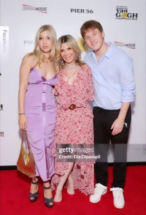 Robi Ludwig Instagram - In the mood for a #tbt with @jaimie.ludwig and @jonathan.bernstein when we went to see the #vip @vangough_installations in NYC.

These two are now officially college graduates and ready to take the world on by storm!

#art #arts #vangough #vangoughexhibition #nyc  #nyclife #collegegrads #drrobiludwig
