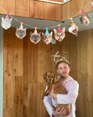 Robin Lord Taylor Instagram - 🤎💗 (crown by the wonderful @melchorizo83!