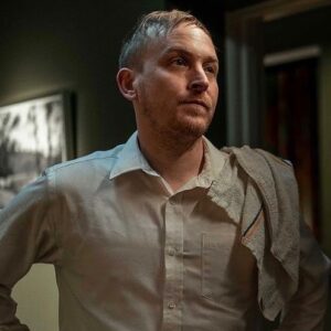 Robin Lord Taylor Instagram - Wicked pissah. Get into @kevincanfhimself, streaming on @amcplus and airing Sundays on @amc_tv. 🔥💥🔥