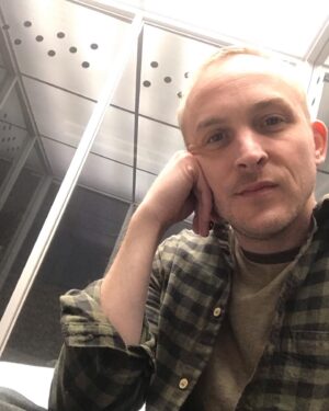 Robin Lord Taylor Instagram - I was social-distancing all the way back in 2019. Thanks, Joe. #tbt @younetflix