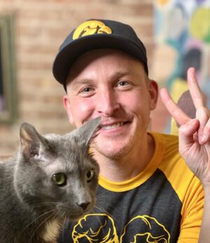 Robin Lord Taylor Instagram - Hey everyone! Proud Iowan here—which is why I’m throwing my support behind @theresagreenfield for #IASenator! Let’s get someone in there who believes in a science based approach to dealing with Covid. Someone who believes in climate change and the risks it poses to all of us. Someone who will fight so that every American will have affordable health care regardless of any pre-existing conditions. Someone who believes in protecting farmers, not giant corporations. And so much more!
Link in bio to donate! Must be 18  and a US citizen! Or just spread the word! Love and thanks ❤️❤️ #GoHawks #FlipTheSenate2020