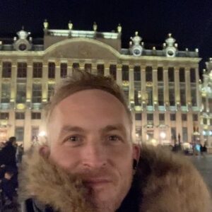 Robin Lord Taylor Instagram - I’m positively dizzy for Brussels! Thank you for the lovely hospitality and all the peeing fountains! ❤️🇧🇪❤️