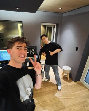 Robin Packalen Instagram - Collecting memories🇰🇷🇯🇵 #häitäpidelly #newmusic