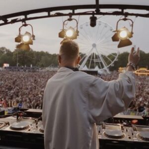 Robin Schulz Instagram - FESTIVAL SEASON. 🔥🔥🔥 thank u @tantemiatanzt