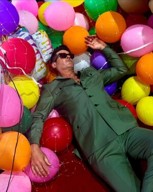 Robin Thicke Instagram - Caption this 🎈