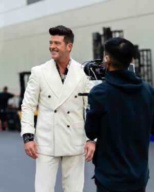 Robin Thicke Instagram - They’re always ready for me on the @maskedsingerfox lot. Who else is ready for tonight’s double elimination, Group-C finale?