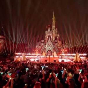 Robin Thicke Instagram - Join me on the Perfect Holiday 🎁☃️ Had a blast at the #DisneyHolidayCelebration! Who else is ready for the holidays?