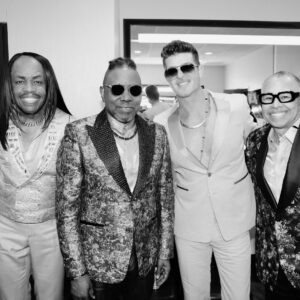 Robin Thicke Instagram - Earth, Wind, and Thicke! 😂😂😂

📸: @walik1