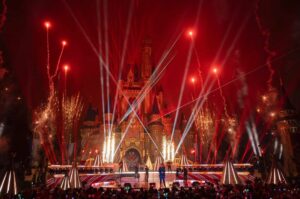 Robin Thicke Instagram - Tonight’s the night! 🎄✨ Get your holiday fix and watch the #DisneyHolidayCelebration, today at 8/7c on @abcnetwork . @waltdisneyworld @disneyaulani