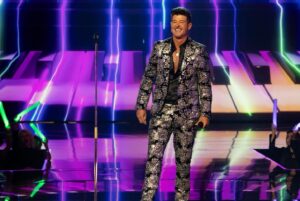 Robin Thicke Instagram - My Life is better because of @BillyJoel. 🙏 Don’t miss my special performance on tonight’s Masked Singer.