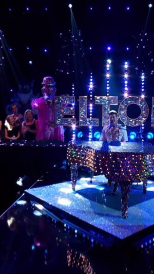 Robin Thicke Instagram - Last night! My tribute to Elton John on the masked Singer! ❤️