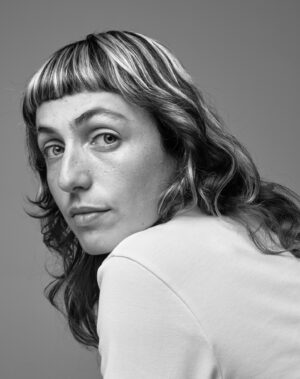 Robin de Puy Instagram - Ik fotografeerde 20 inspirerende mensen voor @actionaid_nl. Waar gaan zij op stemmen en wat is voor hen belangrijk? En vooral ook: waar ga jij op stemmen? 

Wil jij weten welke partijen werk maken van belangrijke zaken zoals vrouwenrechten, het klimaat en gelijke kansen? Check dan de Feministische Partijwijzer van ActionAid.
@actionaid_nl heeft samen met een team van experts 15 partijprogramma’s vol mooie beloftes doorgelicht op maatschappelijke vernieuwing vanuit feministische waarden. Daarbij zijn de partijen beoordeeld op plannen voor gendergelijkheid, duurzame economie, beter klimaat en hun internationale visie. Wil je goed voorbereid naar de stembus? Download de Feministische Partijwijzer nu via de link (zie comments).

#feministischepartijwijzer #verkiezingen #echtbelangrijk #gelijkheid

@sophiestraat @chellachella @geraldine_kemper @lovaeij @lizekorpie