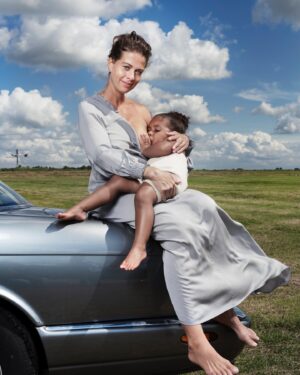 Robin de Puy Instagram - 🍼🍼 ‘Extended Breastfeeding’ for LINDA. 

Photo 1: Mirella (49) and Yorit (8)
Photo 2: Denise (41) and Nileah (3)