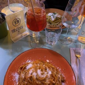 Rocío Hernández Instagram - El mejor tour gastronomico de tu vida, Roma con Lula y Tom 🍝😍
