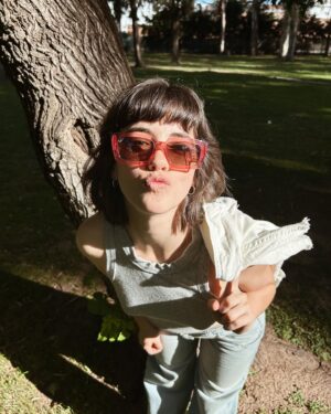 Rocío Hernández Instagram - Mora se vistió con denim de @inquietadenim.oficial y yo tmb 🧚‍♀️💜