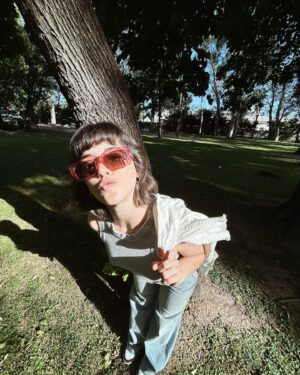 Rocío Hernández Instagram - Mora se vistió con denim de @inquietadenim.oficial y yo tmb 🧚‍♀️💜