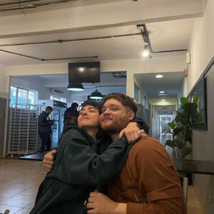 Rocío Hernández Instagram - Hoy son 100 jornadas desde que empezamos a grabar @buenoschicoseltrece 🤯 En que momento? Amo este equipo 💘 

Hoy 21:15 capítulo nuevo en @eltrecetv ❤️‍🩹