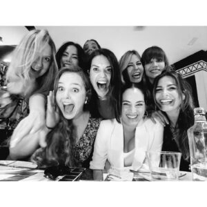 Rocío Muñoz-Cobo Instagram - Ayer se reunió el cónclave del mercadillo y la vida se volvió más ligera y más fácil.

Las margaritas ayudaron bastante pero estas señoras me rechiflan.

@nuriarocagranell
@paticerezo
@anarayoruano 
@anacaldas
@labienquerida
@monestaqui 
@juliaalcocer
@demolina
@meriaracil

Gracias @orale.pedacito, los tacos pastor con cerdo ibérico un acierto!

🌮🇲🇽🍸🩷🌈