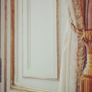 Rocío Muñoz-Cobo Instagram - Ayer @beaalvarez8 y yo acudimos a los desfiles de @saraomatosatelier y @luciacanonovias en el maravilloso Palacio de los Duques de Santoña.
Entrar y transportarte al Madrid palaciego y barroco, es todo uno.
Para una yonqui de arte como yo esto es un chute de calidad muy necesario.

Gracias @stello por llenarnos de arte y mimos.
✨️🤍🍷

#actriz #moda #madeinspain #modelos #pasarela #novias #bridal #rocilovesmadrid