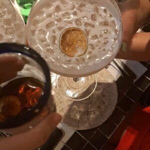 Rocío Muñoz-Cobo Instagram - Ayer se reunió el cónclave del mercadillo y la vida se volvió más ligera y más fácil.

Las margaritas ayudaron bastante pero estas señoras me rechiflan.

@nuriarocagranell
@paticerezo
@anarayoruano 
@anacaldas
@labienquerida
@monestaqui 
@juliaalcocer
@demolina
@meriaracil

Gracias @orale.pedacito, los tacos pastor con cerdo ibérico un acierto!

🌮🇲🇽🍸🩷🌈