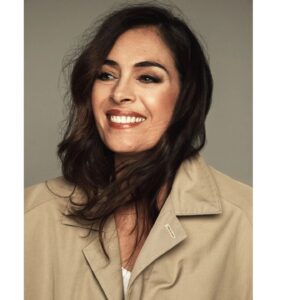 Rocío Muñoz-Cobo Instagram - Gracias por tu mirada Mónica.
Nunca olvidaré lo que me cuidaste en una sesión tan difícil.
Eres luz y gracias a tí lo fui yo tambien.
Rodearse de gente maravillosa es una buena idea.

Mi equipazo.
📷 @monikased 
💄 @davidfrancesdf 
💆‍♀️ @themadroom

#actress #actriz #actrizespañola #smile #portrait #retrato #portraiture #photographer #picoftheday #smiley #over50 #over50style #over50andfabulous #over50blogger#aginggracefully #aging