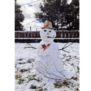Rocío Muñoz-Cobo Instagram - Menudo finde regalo!
Que bonito ha sido.
Desliza a la última foto si quieres conocer a Jesús (Yisus) el nuevo miembro efímero de la familia.

❄️🤍☃️