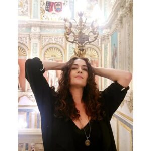 Rocío Muñoz-Cobo Instagram - Hey! En el día de la Comunidad de Madrid os recuerdo (y me recuerdo) que tengo un hastag #rocilovesmadrid donde paseo y enseño mi ciudad y que voy a retomar con fuerza porque me encanta y no tengo ni idea de porqué no lo hago más.

#madrid #madridlovers #madridespaña #madridspain #madridmola #madridcity #madridcentro #madrileña