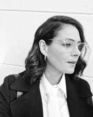 Rocío Muñoz-Cobo Instagram - Aristóteles dijo una vez: 

"El pensamiento condiciona la acción, la acción determina los hábitos,
los hábitos forman el carácter
y el carácter moldea el destino"

Uf, brutal, no?

Hay que cuidar nuestro pensamiento.
Lo que leemos, lo que escuchamos, lo que observamos, con quien hablamos... 
Elige bien a quien le entregas parte de tu mente y tu conversación o tendrás un destino regulero.

Cuida lo que piensas.

Estás de acuerdo?