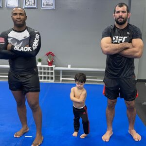 Rodolfo Vieira Instagram - Não podia ter começado o ano melhor, terminei e iniciei treinando Jiu jitsu com o @salencojj  @ben.icioo também treinou um pouco hoje! . Quero desejar um maravilhoso 2023, que esse ano seja repleto de conquistas e muita saúde para todos vocês! Obs: Benícinho meteu a cruzada de braço igual a do mestre @ricksongraciejj 🙏🏼🙌🏽😂
