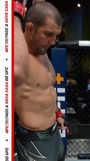 Rodolfo Vieira Instagram - Depois de passar pela 2ª vez quase 1 ano sem lutar, estou muito feliz por estar lutando neste sábado. Sentindo de novo todo esse nervoso e essa adrenalina que só o MMA trás, conto com a torcida de todos🙏🏼 
@sportybetbr 

Assine o @ufcfightpassbr e assista à minha luta ao vivo e na integra! #UFC  #UFCBR