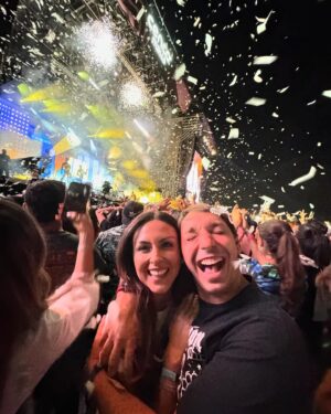 Rodrigo Gallina Instagram - Una noche mágica ❤️🫰 @blink182 @karileonp