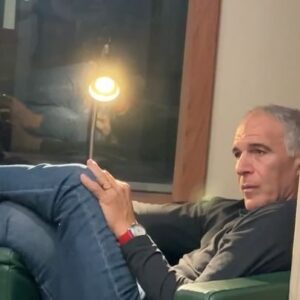 Rodrigo Guedes de Carvalho Instagram - Venho relembrar que daqui a nada estará disponível o espectáculo RUGE em disco (CD e plataformas digitais) e com todas as letras em LIVRO ( que inclui alguns inéditos). Aqui ficam dois pequenos momentos de um documentário sobre a gravação na Valentim de Carvalho com o Nelson Carvalho, que poderão ver no Youtube. Além de outros espectáculos, estaremos de regresso ao Maria Matos em Lisboa em maio, bilhetes disponíveis em breve. @ruge.2020 @rubenalvesmusic @danielaonis @fproducao @nelsoncar