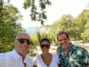 Rodrigo Guedes de Carvalho Instagram - Obrigado, meu querido Porto. Foi um dia muito especial. Com @danielaonis e @rubenalvesmusic na @feiradolivrodoporto