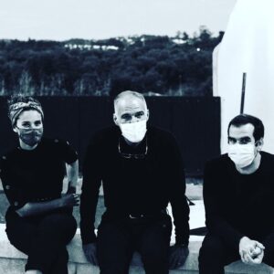Rodrigo Guedes de Carvalho Instagram - Maldita pandemia, que nunca mais te vais embora… Estamos em pausa. RUGE regressa a 8 setembro em Ovar e 8 outubro no Porto. (Foto do grande @vitorinocoragem na Sertã) @ruge.2020 @fproducao @rgcboss @danielaonis @rubenalvesmusic