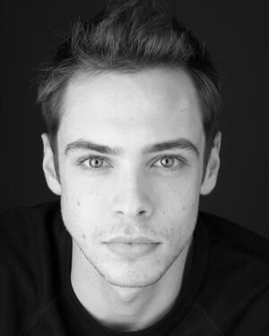 Rodrigo Paganelli Instagram - Rodrigo Paganelli

Ator, apresentador, amante de desportos radicais e aventuras extremas e apaixonado pela carreira de professor. 

Estreou-se aos 8 anos no Teatro D. Maria II. Desde então toda a sua vida tem sido passada entre palcos, estúdios de televisão e cenários de cinema. 

Há 7 anos começou a sua carreira como professor de jovens que querem iniciar o seu caminho no mundo da representação.

Na nossa escola é professor do curso KIDS.