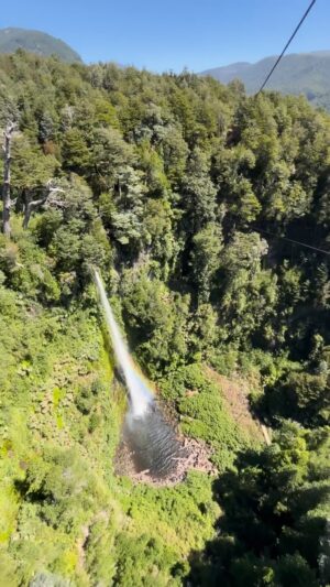 Rodrigo Sepúlveda Instagram - 👀 Miren esta maravilla por favor ! 
Experiencia inolvidable 🔥🔥
Salto la China, Palguín Alto. 
A 170 metros de altura hicimos Canopy.
El paisaje es grandioso !
CHILE eres precioso 🇨🇱🇨🇱
#Sepu
#iphone