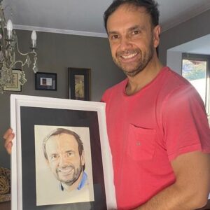 Rodrigo Sepúlveda Instagram - Hoy recibí un regalo maravilloso. Esos sorpresivos. Que nunca los esperas. Son tan mágicos que te llenan el alma. Tan silenciosos que te emocionan. Hoy 7:45 de la mañana estaba Fernanda y su papá en MEGA esperándome para darme esta sorpresa. Nos dimos un abrazo con tanto cariño como si nos conociéramos hace mucho tiempo. Fue la única forma que yo tenía de agradecer su dedicación, talento, disposición y cariño con este cuadro que me acompañará por siempre.
Eternamente agradecido @creartefernanda ! Tu capacidad te llevará muy lejos ! 
Gracias por tanto ❤️❤️❤️
#Sepu
