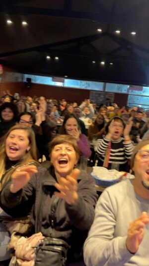 Rodrigo Villegas Instagram - Se pasó genial en Club San Miguel! Gracias por el cariño a todas las personas que fueron, que compartieron al final, nos reímos mutuamente 🤣

Nos vemos en los próximos show!!! ⬅️

#rv #playlist #viral #parati #humor