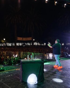Rodrigo Villegas Instagram - Gracias #chimbarongo por el cariño, lo pasamos excelentes 🙌🏼 un abrazo y nos vemos en una próxima oportunidad

Si estuviste hoy en el show, cuéntame que te pareció 👍🏼

#rv #playlist #humor #show