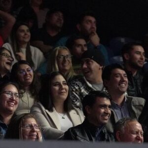 Rodrigo Villegas Instagram - Registros de Gran Arena Monticello 🥳 me veo lindo ajjajaja excelente lente 😂

Próximos #show viernes #chiloe casino Enjoy y sábado #chillan casino Marina del Sol 🙌🏼

Nos vemos 😎

📸 @nattahernandez 
#rv #parati #viral #humor #standup
