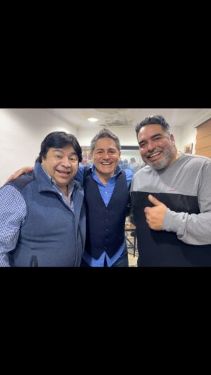 Rodrigo Villegas Instagram - En la semana tuve la suerte de compartir con 2 humoristas que el público le tiene mucho cariño @charolapizarro y @centellahumor falto uno pero no me alcancé a sacar la foto 😅

Lo pase muy bien compartiendo con ellos 🙌🏼

#rv #humor #standup