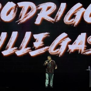 Rodrigo Villegas Instagram - Registros de Gran Arena Monticello 🥳 me veo lindo ajjajaja excelente lente 😂

Próximos #show viernes #chiloe casino Enjoy y sábado #chillan casino Marina del Sol 🙌🏼

Nos vemos 😎

📸 @nattahernandez 
#rv #parati #viral #humor #standup