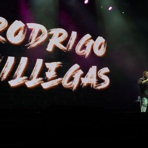 Rodrigo Villegas Instagram - Registros de Gran Arena Monticello 🥳 me veo lindo ajjajaja excelente lente 😂

Próximos #show viernes #chiloe casino Enjoy y sábado #chillan casino Marina del Sol 🙌🏼

Nos vemos 😎

📸 @nattahernandez 
#rv #parati #viral #humor #standup
