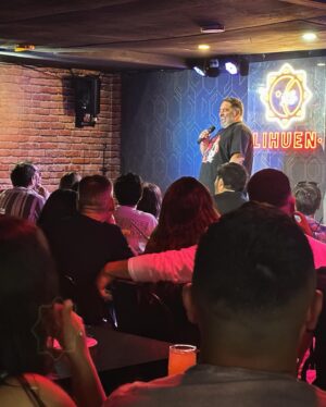 Rodrigo Villegas Instagram - Ayer en @lihuen_comedia #concepcion se pasó espectacular! Gracias por el cariño 🙌🏼

#rv #humor #standup
