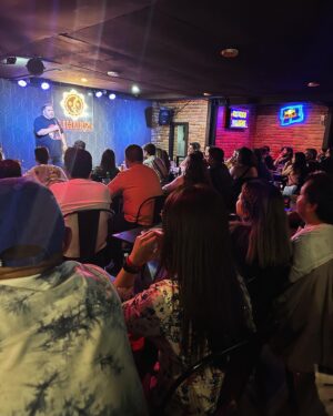Rodrigo Villegas Instagram - Ayer en @lihuen_comedia #concepcion se pasó espectacular! Gracias por el cariño 🙌🏼

#rv #humor #standup