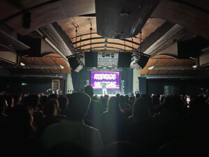 Rodrigo Villegas Instagram - Gracias #viña por tanto cariño! Una noche increíble con mucha energía positiva 🙌🏼

Si fuiste, comenta si te gusto! Un abrazo y feliz noche 🥳

#viñadelmar #standup #humor #rv