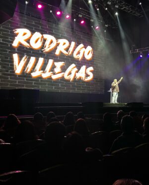Rodrigo Villegas Instagram - Experiencia maravillosa en @granarenamonticello 🙌🏼 gracias por la invitación y gracias por el público que asistió, si fuiste y estuviste ahí, cuéntame qué tal te pareció el show!

Un abrazo y hoy nos vemos en #concepcion a pocas horas de estar con ustedes 🙌🏼

#rv #parati #viral #show #humor #playlist