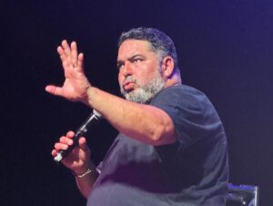 Rodrigo Villegas Instagram - Gracias #viña por tanto cariño! Una noche increíble con mucha energía positiva 🙌🏼

Si fuiste, comenta si te gusto! Un abrazo y feliz noche 🥳

#viñadelmar #standup #humor #rv