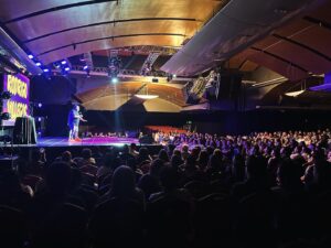 Rodrigo Villegas Instagram - Gracias #viña por tanto cariño! Una noche increíble con mucha energía positiva 🙌🏼

Si fuiste, comenta si te gusto! Un abrazo y feliz noche 🥳

#viñadelmar #standup #humor #rv